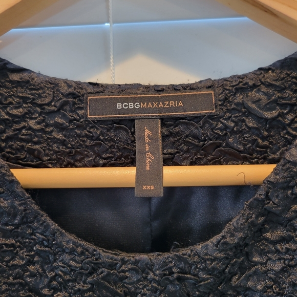 BCBG MAX AZRIA TEXTURED PATTERN DRESS - Picture 4 of 4